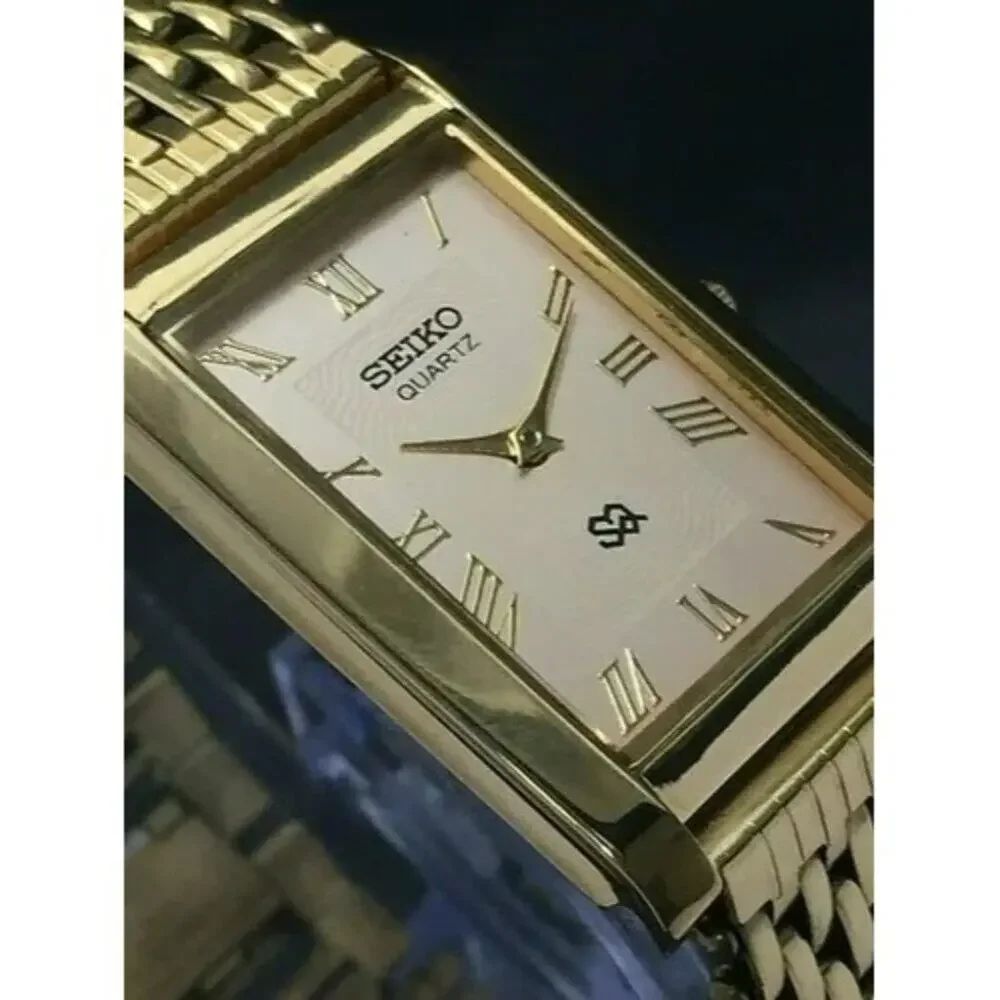 Vintage Style Seiko Quartz Mens Gold Watch & White accents W/ Metal Strap